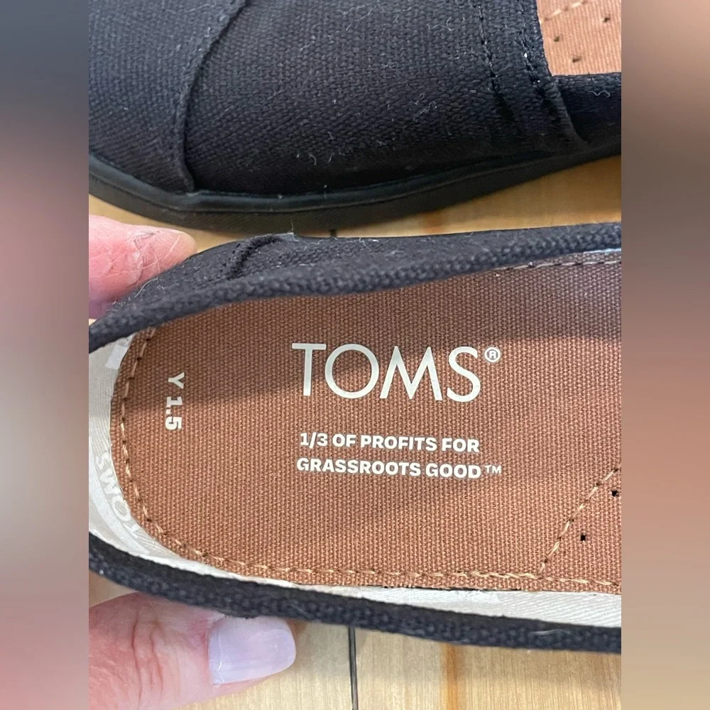 TOMS Canvas Youth Size 1.5‎